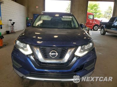Piąte zdjęcie samochodu w środku: 2017 NISSAN ROGUE SV VIN:KNMAT2MV2HP547996 - miniatura