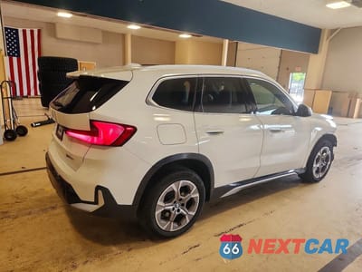 Trzecie zdjęcie samochodu z tyłu: 2023 BMW X1 XDRIVE28I VIN:WBX73EF08P5X81165 - miniatura