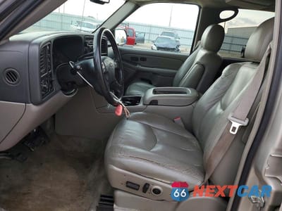 Zdjęcie 7 z 12 samochodu: 2004 CHEVROLET SUBURBAN K1500 VIN:3GNFK16Z04G311629 - miniatura