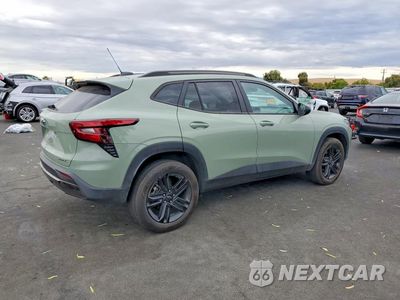 Trzecie zdjęcie samochodu z tyłu: 2025 CHEVROLET TRAX ACTIV VIN:KL77LKEP4SC268295 - miniatura