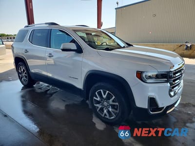 Czwarte zdjęcie samochodu z boku: 2023 GMC ACADIA SLT VIN:1GKKNML4XPZ124514 - miniatura