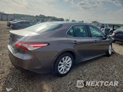 Trzecie zdjęcie samochodu z tyłu: 2018 TOYOTA CAMRY LE VIN:4T1B11HK0JU547082 - miniatura