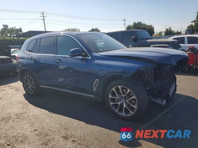 Czwarte zdjęcie samochodu z boku: 2021 BMW X5 SDRIVE 40I VIN:5UXCR4C00M9F06355 - miniatura