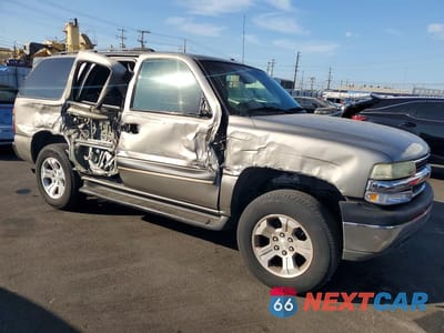 Czwarte zdjęcie samochodu z boku: 2003 CHEVROLET TAHOE C1500 VIN:1GNEC13VX3R121698 - miniatura