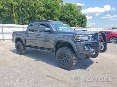 Czwarte zdjęcie samochodu z boku: 2017 TOYOTA TACOMA TRD SPORT VIN:3TMCZ5AN4HM119611 - miniatura