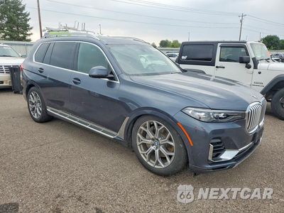 Czwarte zdjęcie samochodu z boku: 2020 BMW X7 XDRIVE50I VIN:5UXCX4C06L9B38008 - miniatura