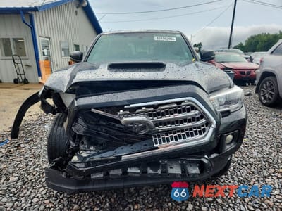 Piąte zdjęcie samochodu w środku: 2017 TOYOTA TACOMA TRD SPORT VIN:3TMCZ5AN6HM049710 - miniatura
