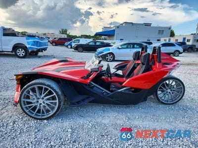 Trzecie zdjęcie samochodu z tyłu: 2015 POLARIS SLINGSHOT SL VIN:57XAAPFA1F5100654 - miniatura