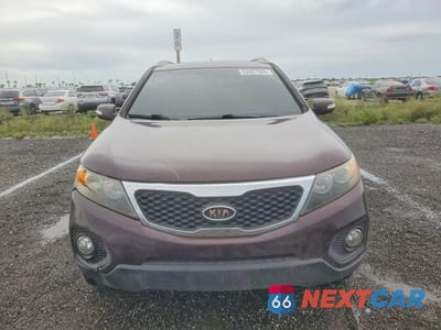 Piąte zdjęcie samochodu w środku: 2012 KIA SORENTO LX VIN:5XYKTCA62CG250827 - miniatura