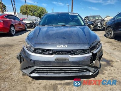 Piąte zdjęcie samochodu w środku: 2023 KIA FORTE LX VIN:3KPF24AD5PE633494 - miniatura