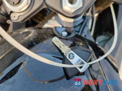 Zdjęcie 8 z 9 samochodu: 2026 BMW S 1000 RR VIN:WB10P2305T6M35839 - miniatura