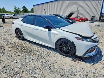 Czwarte zdjęcie samochodu z boku: 2022 TOYOTA CAMRY XSE VIN:4T1K61AK1NU070003 - miniatura