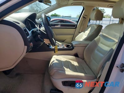 Zdjęcie 7 z 13 samochodu: 2015 VOLKSWAGEN TOUAREG V6 VIN:WVGEF9BP8FD006290 - miniatura