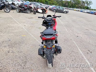 Czwarte zdjęcie samochodu z boku: 2023 HONDA ADV150 A VIN:MLHKF3856P5200223 - miniatura
