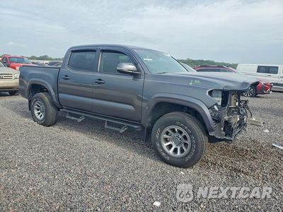Czwarte zdjęcie samochodu z boku: 2020 TOYOTA TACOMA SR5 V6 VIN:3TMCZ5AN0LM331172 - miniatura