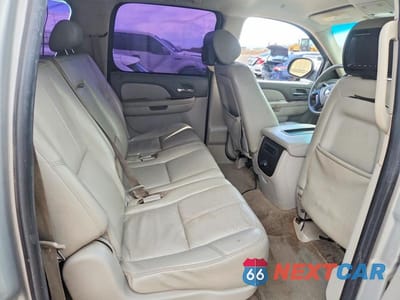 Zdjęcie 11 z 14 samochodu: 2010 CHEVROLET SUBURBAN K1500 LT VIN:1GNUKJE30AR273450 - miniatura