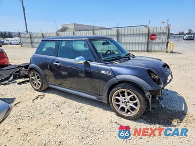 Czwarte zdjęcie samochodu z boku: 2006 MINI COOPER S VIN:WMWRE33586TJ40304 - miniatura