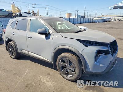 Czwarte zdjęcie samochodu z boku: 2026 NISSAN ROGUE SV VIN:5N1BT3BA8TC767634 - miniatura