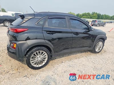 Trzecie zdjęcie samochodu z tyłu: 2018 HYUNDAI KONA SEL VIN:KM8K62AA7JU087931 - miniatura