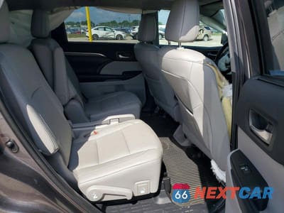 Zdjęcie 11 z 13 samochodu: 2019 TOYOTA HIGHLANDER LIMITED PLATINUM VIN:5TDDZRFH5KS980866 - miniatura