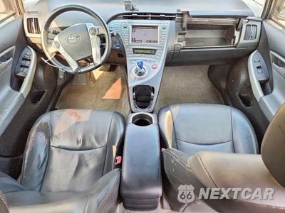 Zdjęcie 8 z 12 samochodu: 2013 TOYOTA PRIUS FIVE VIN:JTDKN3DUXD1628110 - miniatura