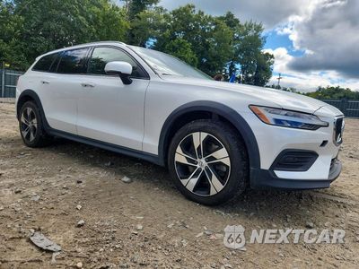 Czwarte zdjęcie samochodu z boku: 2020 VOLVO V60 CROSS COUNTRY T5 MOMENTUM VIN:YV4102WK9L1047273 - miniatura