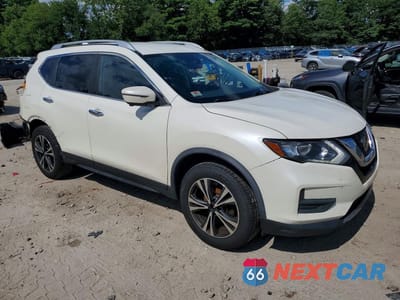 Czwarte zdjęcie samochodu z boku: 2019 NISSAN ROGUE SV VIN:JN8AT2MV1KW402241 - miniatura