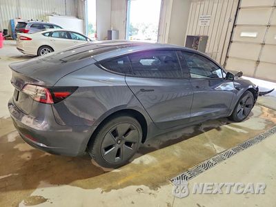 Trzecie zdjęcie samochodu z tyłu: 2023 TESLA MODEL 3 VIN:5YJ3E1EA2PF400823 - miniatura