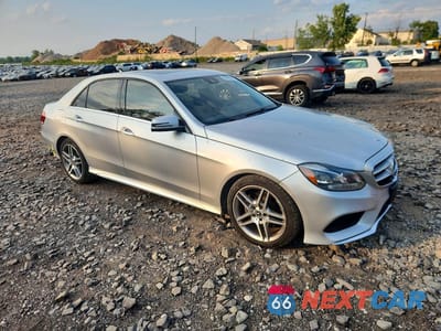 Czwarte zdjęcie samochodu z boku: 2014 MERCEDES-BENZ E 350 4MATIC VIN:WDDHF8JBXEA913064 - miniatura