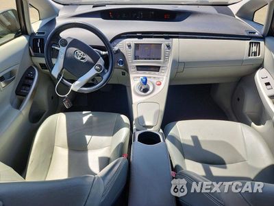 Zdjęcie 8 z 12 samochodu: 2012 TOYOTA PRIUS FOUR VIN:JTDKN3DU3C1608585 - miniatura