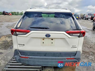 Zdjęcie 6 z 13 samochodu: 2021 TOYOTA RAV4 XLE VIN:JTMRWRFV5MD120808 - miniatura