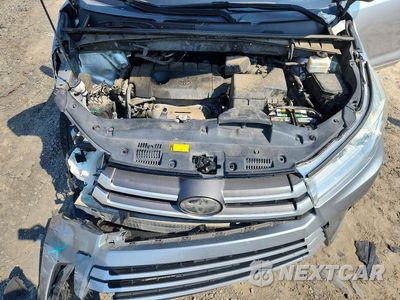 Zdjęcie 12 z 13 samochodu: 2018 TOYOTA HIGHLANDER LE VIN:5TDZARFH2JS035675 - miniatura