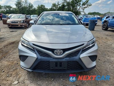 Piąte zdjęcie samochodu w środku: 2018 TOYOTA CAMRY SE VIN:4T1B11HK8JU529915 - miniatura