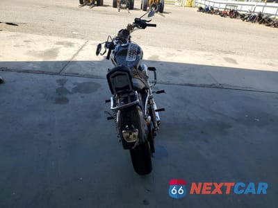 Czwarte zdjęcie samochodu z boku: 2013 HARLEY-DAVIDSON XL1200 C VIN:1HD1CT326DC418205 - miniatura