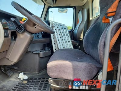 Zdjęcie 7 z 13 samochodu: 2017 VOLVO VNL SEMI TRUCK VIN:4V4N39TG9HN987954 - miniatura