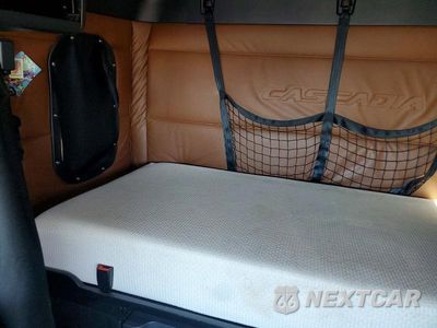 Zdjęcie 10 z 13 samochodu: 2019 FREIGHTLINER CASCADIA 126 SEMI TRUCK VIN:3AKJHHDR4KSKH5966 - miniatura