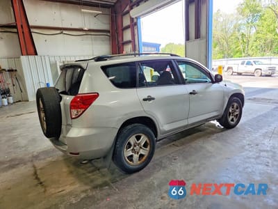 Trzecie zdjęcie samochodu z tyłu: 2006 TOYOTA RAV4 BASE VIN:JTMBD35V465032514 - miniatura
