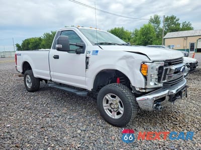 Czwarte zdjęcie samochodu z boku: 2017 FORD F250 SUPER DUTY VIN:1FTBF2B66HEB72309 - miniatura