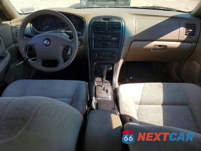 Zdjęcie 8 z 12 samochodu: 2004 KIA OPTIMA LX VIN:KNAGD126145318693 - miniatura