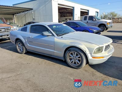 Czwarte zdjęcie samochodu z boku: 2006 FORD MUSTANG VIN:1ZVFT80N565192827 - miniatura