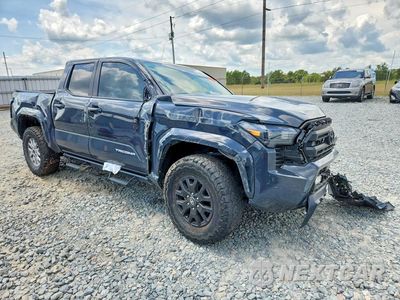 Czwarte zdjęcie samochodu z boku: 2024 TOYOTA TACOMA SR5 VIN:3TYLB5JN7RT035132 - miniatura