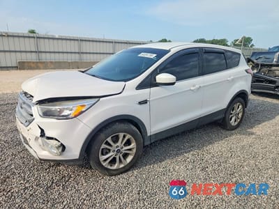 2017 FORD ESCAPE SE 1FMCU9GD3HUB52515 - główne zdjęcie licytacji z USA - miniatura