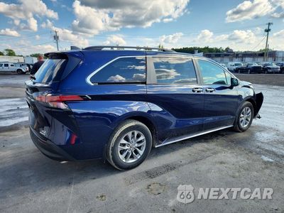 Trzecie zdjęcie samochodu z tyłu: 2022 TOYOTA SIENNA XLE VIN:5TDYSKFC5NS070639 - miniatura