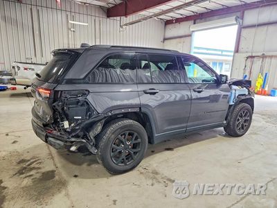 Trzecie zdjęcie samochodu z tyłu: 2024 JEEP GRAND CHEROKEE LAREDO VIN:1C4RJHAG4RC257415 - miniatura