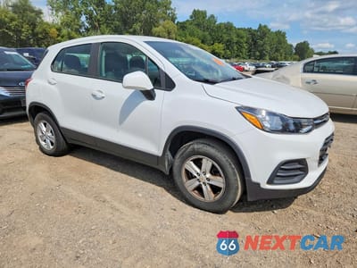 Czwarte zdjęcie samochodu z boku: 2018 CHEVROLET TRAX LS VIN:KL7CJNSB3JB711992 - miniatura