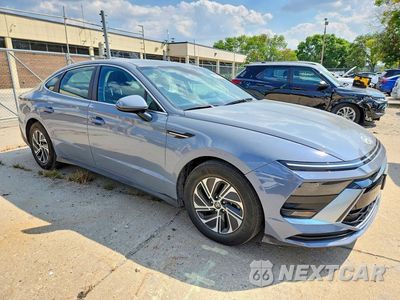 Czwarte zdjęcie samochodu z boku: 2026 HYUNDAI SONATA HYBRID BLUE VIN:KMHL24JJ7TA165334 - miniatura