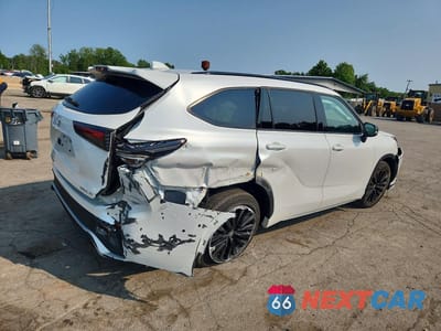 Trzecie zdjęcie samochodu z tyłu: 2025 TOYOTA HIGHLANDER XSE VIN:5TDKDRBH3SS580333 - miniatura