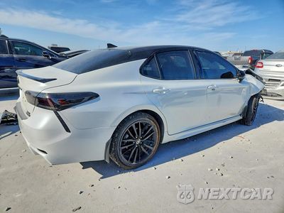 Trzecie zdjęcie samochodu z tyłu: 2022 TOYOTA CAMRY XSE VIN:4T1K31AK3NU041045 - miniatura