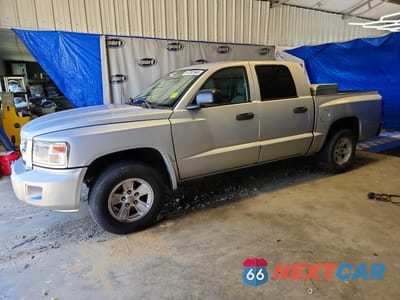 2008 DODGE DAKOTA QUAD SLT 1D7HE48K58S500582 - główne zdjęcie licytacji z USA - miniatura