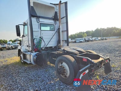 Drugie zdjęcie samochodu z przodu: 2017 VOLVO VNL SEMI TRUCK VIN:4V4N39TGXHN977448 - miniatura